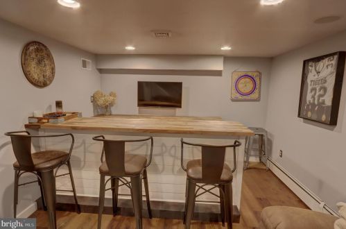 570 Old Orchard Ln, Camp Hill PA  17011-1828 exterior