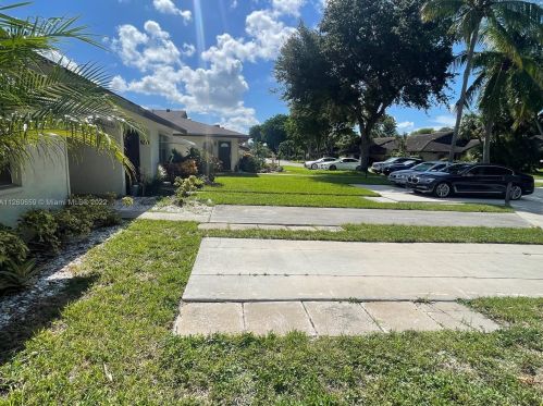 10220 Pine Dr, Boynton Beach, FL 33437-1306