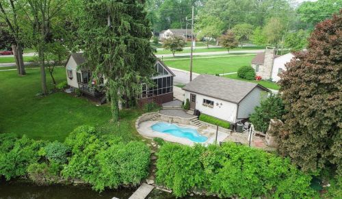 2 3 St, Hobart IN 46342-4306 exterior