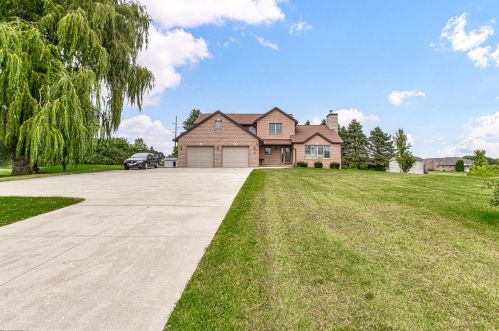 907 Park View Rd, Manitowoc, WI 54220-8725
