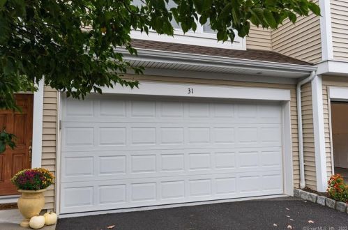 31 Caldwell Ter, Danbury CT  06810-5193 exterior