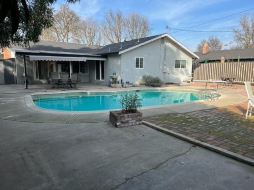 930 Montmartre Dr, Modesto, CA 95355-4527