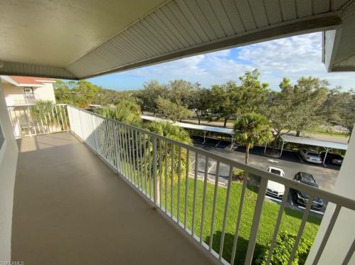 441 Quail Forest Blvd, Naples FL  34105-5504 exterior
