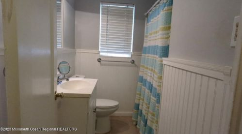 99 Mnr Dr, Tinton Falls NJ 07712-2568 exterior