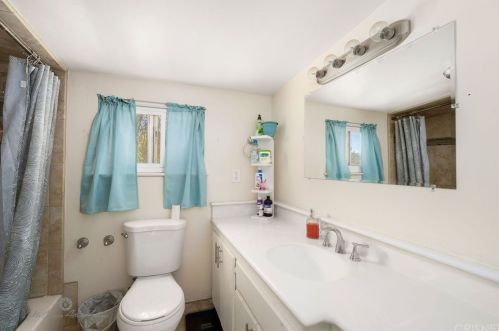 326 H St, Bakersfield CA 93304-7122 exterior