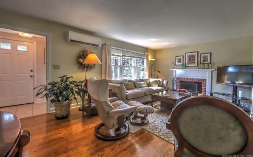 21 Dock Rd, Milford, CT 06460-6523