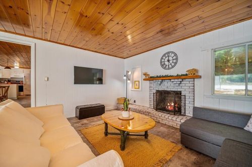 44 Roberts Cove Rd, Wakefield NH  03872-4741 exterior