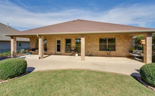 10825 Southerland Dr, Denton TX  76207-8683 exterior