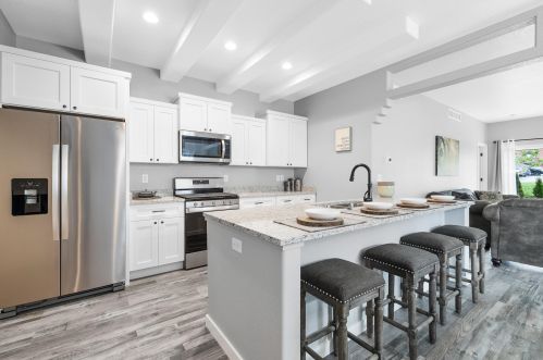 1322 Daisy Dr, West Bend, WI 53090-2706