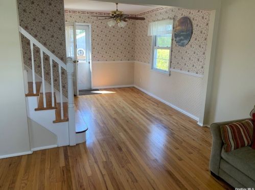 4064 Robert Pl, Seaford, NY 11783-1323