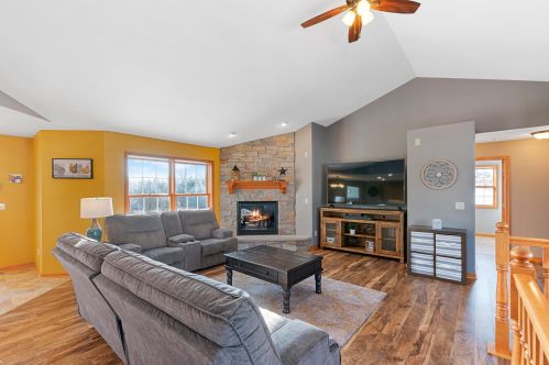 7696 Eagle View Dr, Allenton, WI 53002-7500