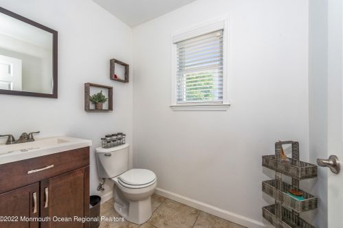 204 Hudson Ave, Middletown NJ  07748-5531 exterior