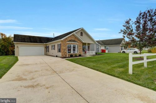 80 Lantern Ln, Lees Cross Roads, PA 17257-8769