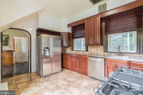 401 College Ave, Haverford PA  19041-1009 exterior