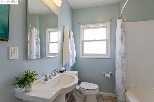 336 45 St, Oakland CA 94609-2025 exterior