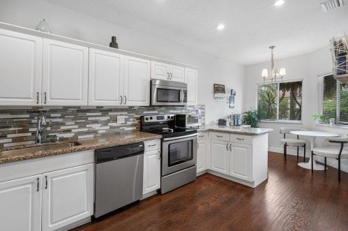 6823 Via Regina, Boca Raton FL  33433-3956 exterior