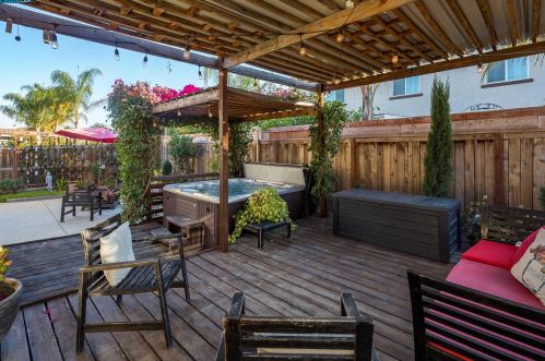 16785 Ore Claim Trl, Lathrop CA  95330-8842 exterior