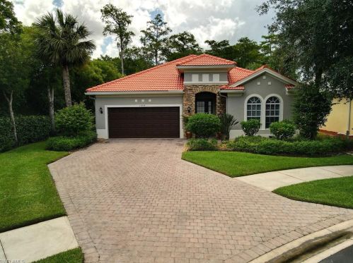 15904 Delaplata Ln, Naples, FL 34110-2804