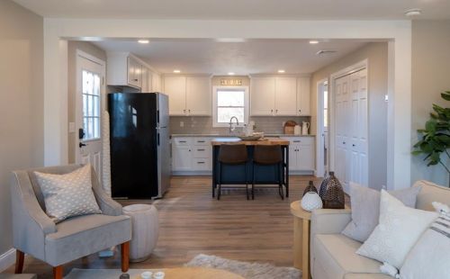 476 Grn End Ave, Middletown RI 02842-5626 exterior