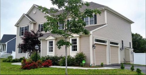 445 Briarwood Dr, Manchester, CT 06040-6968
