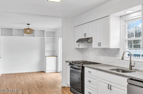 828 Burnt Tavern Rd, Bricktown NJ  08724-2540 exterior