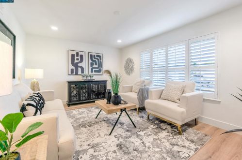 1177 Coad Ct, West Pittsburg CA  94565-6204 exterior