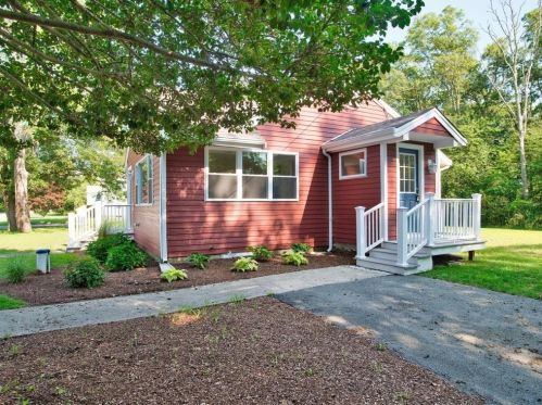 39 Cala Ave, Tiverton RI  02878-3214 exterior
