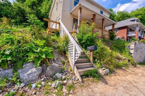 759 Bower Hill Rd, Bridgeville, PA 15017-2405