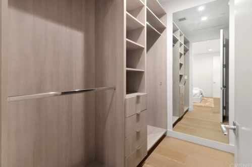 15245 Greenleaf St, Van Nuys CA 91403-4010 exterior