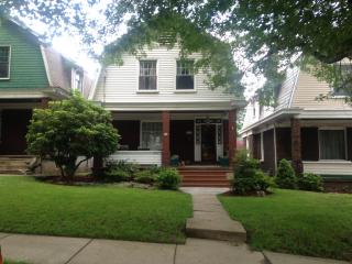602 Delaware Ave, Oakmont, PA 15139-1608