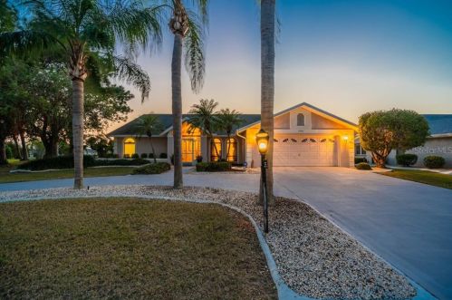 1904 View Dr, Ruskin, FL 33573-5187