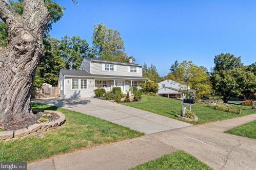 6808 Houndmaster Rd, Springfield VA  22152-2715 exterior