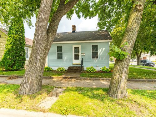 1127 6th St, La Crosse, WI 54601-5357