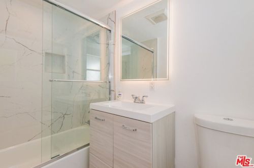 5143 Newcastle Ave, Van Nuys CA  91316-3512 exterior