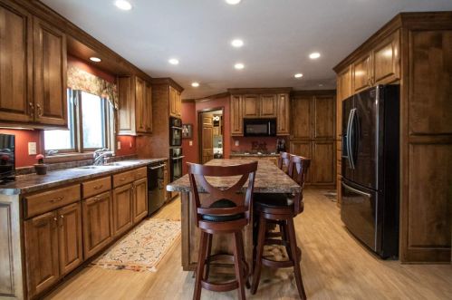 2084 Wintergreen Ct, Green Bay WI  54304-1946 exterior