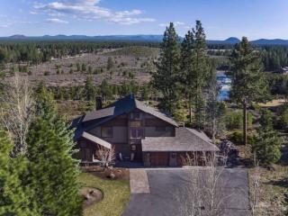 61080 Bachelor View Rd, Bend, OR 97702-9092