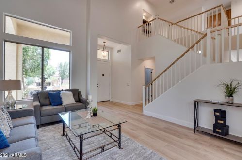5816 Robins Way, Chandler, AZ 85249-3646
