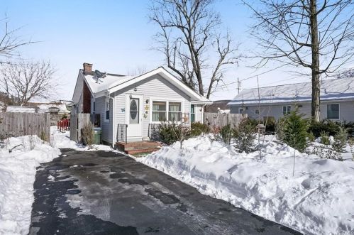 4 Walnut St, Greenwood Lake, NY 10925-2229