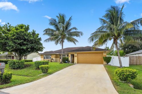 1626 Meridian Ave, Fort Pierce, FL 34953-4301