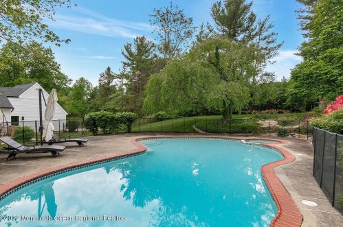 4 Constitution Dr, Leonardo NJ  07737-1808 exterior