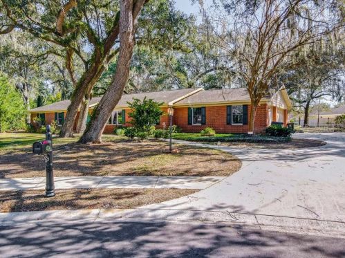 407 Peninsular Dr, Lakeland, FL 33813-3545