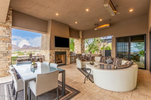 9710 Palisades Blvd, Scottsdale AZ 85268-2755 exterior