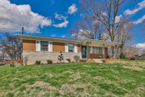 6234 Charity Dr, Cincinnati, OH 45248-3004