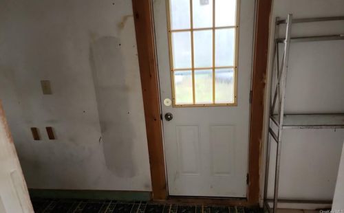 38 Crescent Pl, Middletown NY  10940-5627 exterior