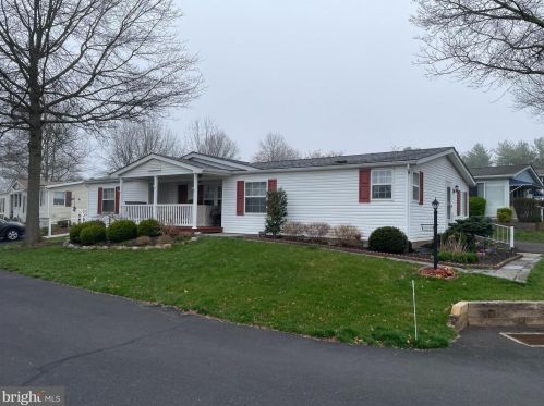 301 Hidden Springs Dr, Souderton, PA 18964-1988