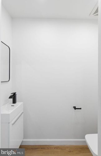 310 Mckean St, Philadelphia PA  19148-2630 exterior