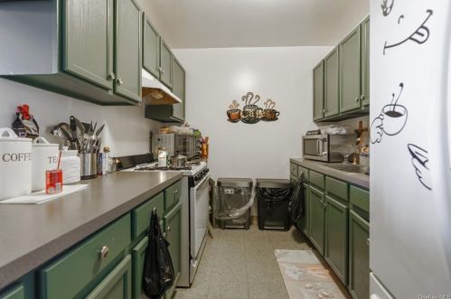 1310 Hoe Ave, Bronx NY  10460-5607 exterior