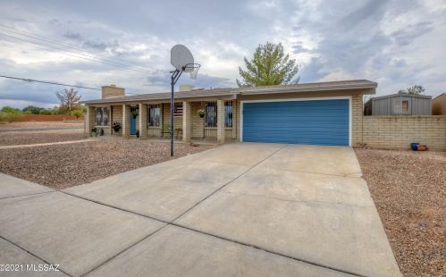 8680 Desert Spring St, Tucson, AZ 85730-4715