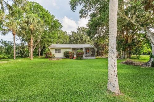 3300 6th Ave, Saint James City, FL 33956-2105