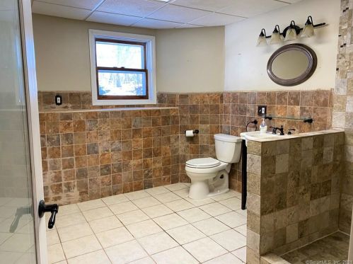 197 Pinecrest Dr, Waterbury CT  06708-1860 exterior